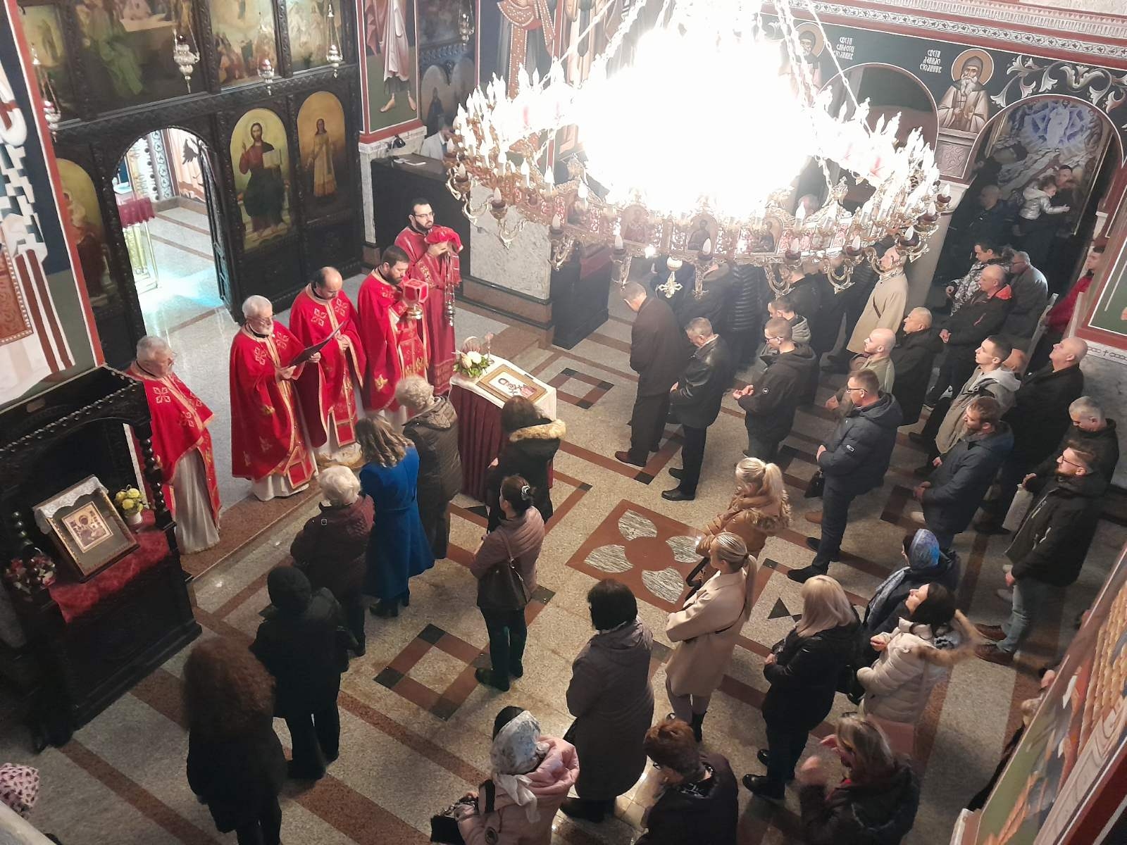 NIKOLJDAN U DOBOJU: Vjerni narod sa svojom crkvom. (FOTO)