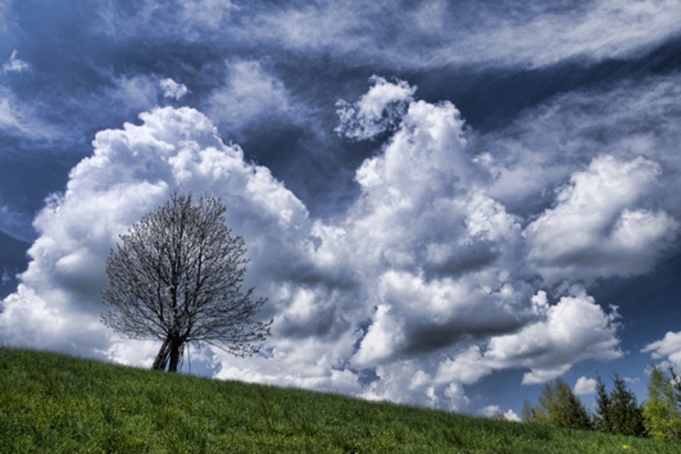 VRIJEME: Danas toplo i oblačno, popodne zahlađenje, kiša i snijeg