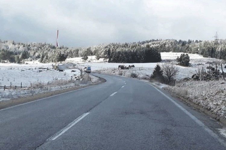 PUTEVI: Poledica na kolovozima