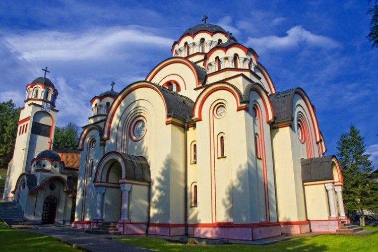 DOBOJSKI INFO NAJAVLJUJE: BožIćni koncert u Spomen-hramu Svetih apostola Petra i Pavla