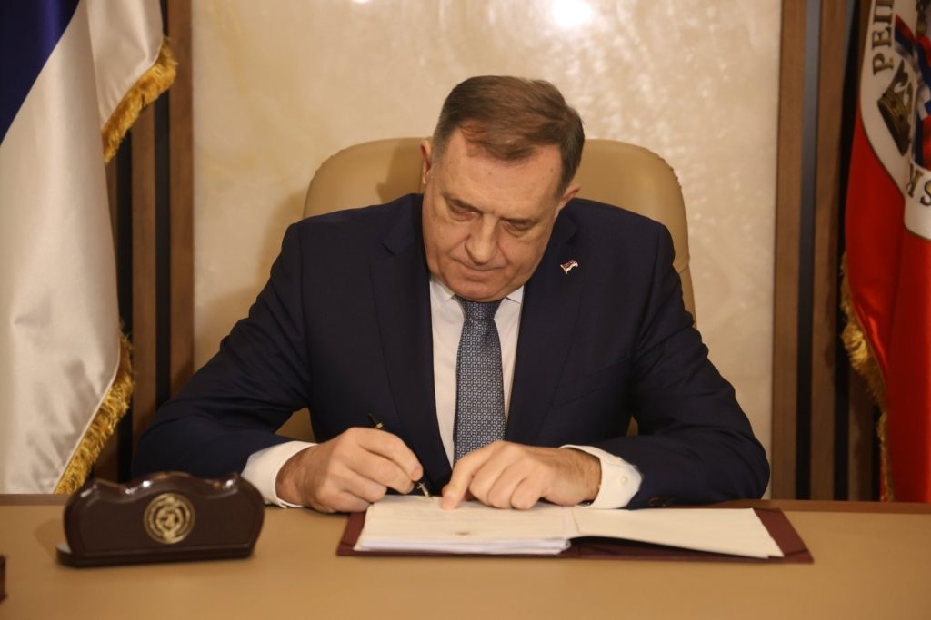 OSUĐEN ZA NASILJE U PORODICI Dodik pomilovao rođaka svog partijskog kolege