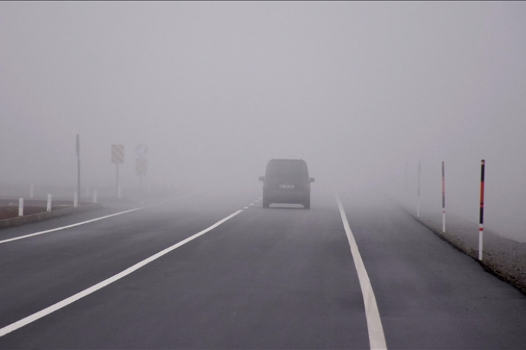 PUTEVI: Oprez zbog vlažnih kolovoza i smanjene vidljivosti