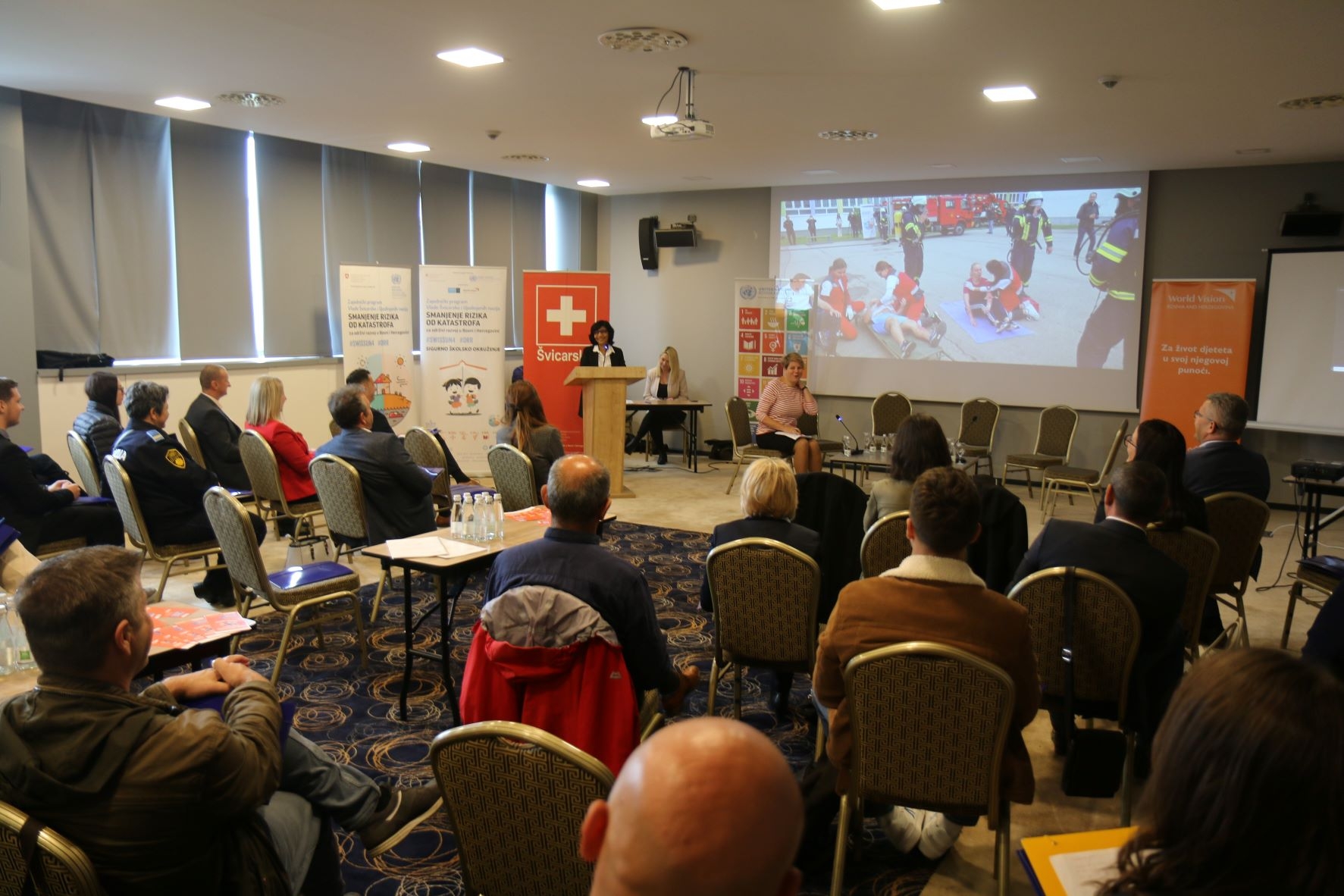 “SIGURNO ŠKOLSKO OKRUŽENJE”: Poboljšana sigurnost škola u kojima svakodnevno boravi više od 6000 učenika