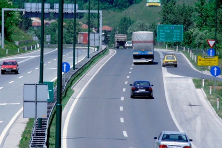 PUTEVI: Putevi uglavnom prohodni, zabrana saobraćaja u Rogatici