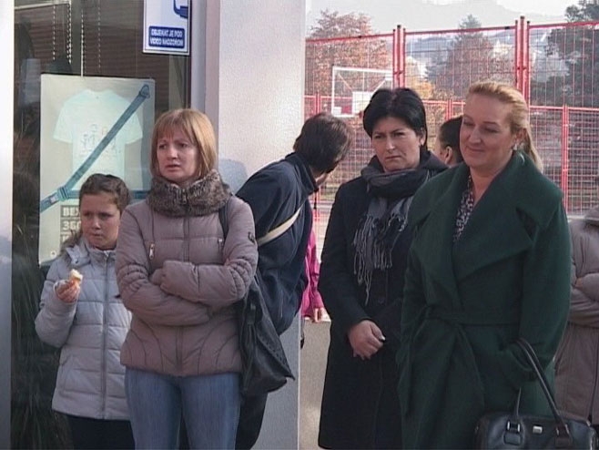 DOBOJ: Protest roditelja djece s posebnim potrebama (VIDEO)