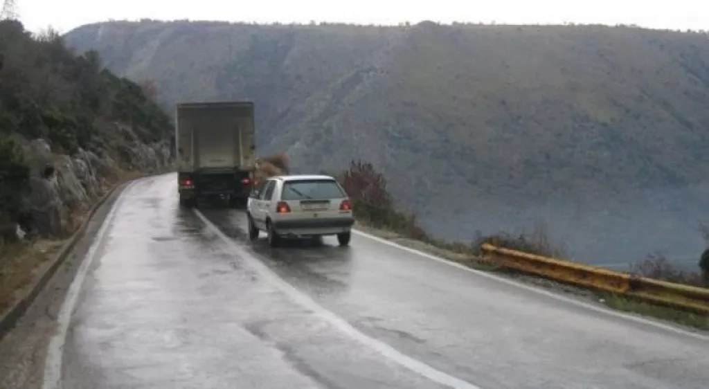 PUTEVI: U planinskim predjelima povremeno jaki udari vjetra