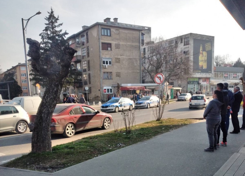 DOBOJ: Tukao vozača nakon što je vozilom udario ženu