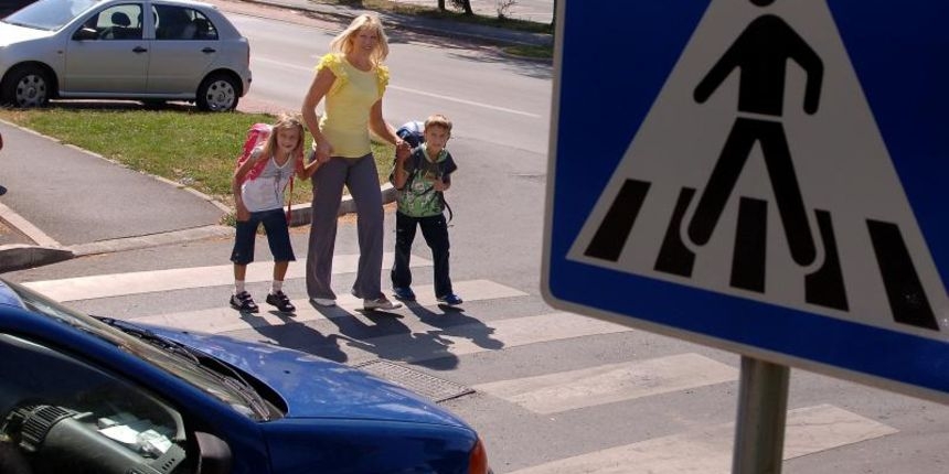 PUTEVI: Vozači - oprezno u zonama škola