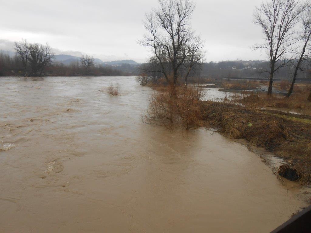DOBOJ: Gradska vlast zamolila Dobojlije da popiju vode iz Bosne kako bi smanjili vodostaj