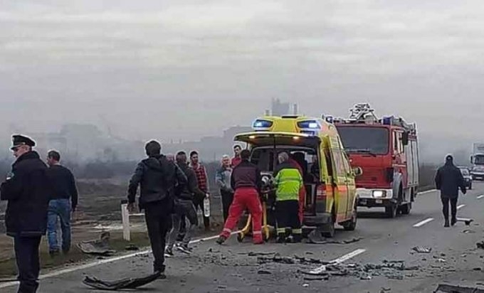 DOBOJ: Preticao kolonu pa se sudario s kamionom