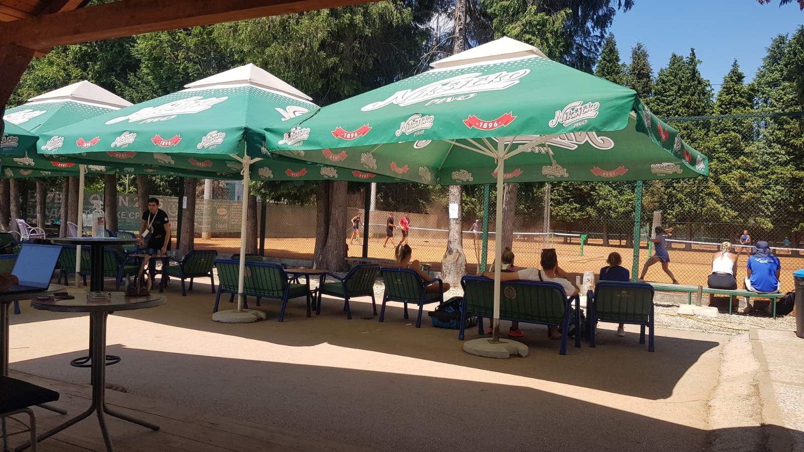 OGLAS ZA POSAO: Potreban konobar Kafe baru TENNIS