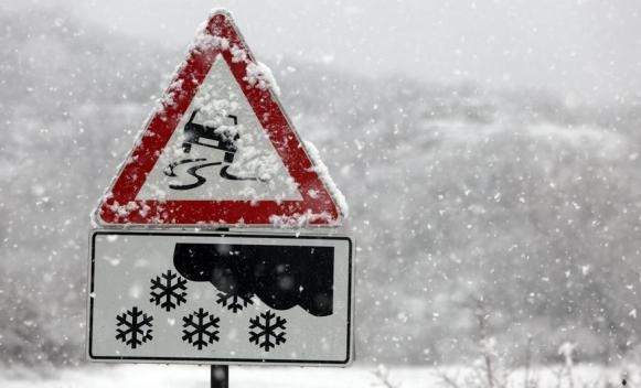 PUTEVI: Snijeg na prevoju Han Pogled