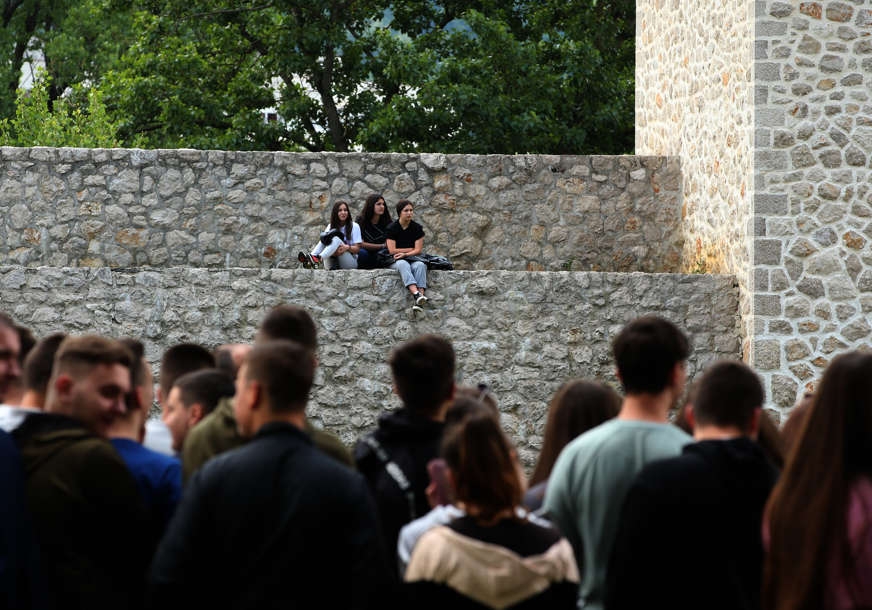 Šta mladi misle o životu u Srpskoj: Stranačka pripadnost glavni USLOV ZA POSAO