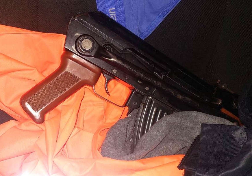 UHAPŠEN VOZAČ U DOBOJU: Izazvao saobraćajnu nesreću, pa mu našli pušku