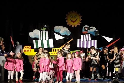 DOBOJ: Interaktivna predstava "Škola za gusare i princeze" (FOTO)