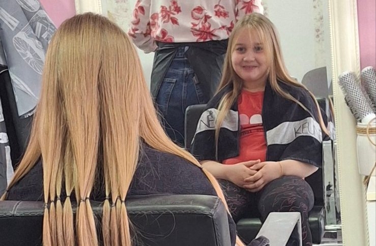 MALI HEROJI MEĐU NAMA: Jovana Stojanović darovala kosu za drugare u potrebi (FOTO)