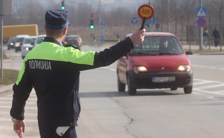 BAHATA VOŽNJA SE NASTAVLJA Brzinu nisu smanjili ni zbog DRAKONSKIH KAZNI