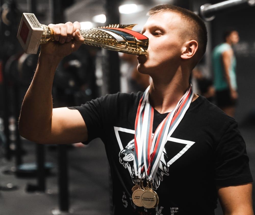 DOBOJ: Aleksandar Šutalo osvojio osam zlatnih medalja na Državnom prvenstvu u streetliftingu u Nišu