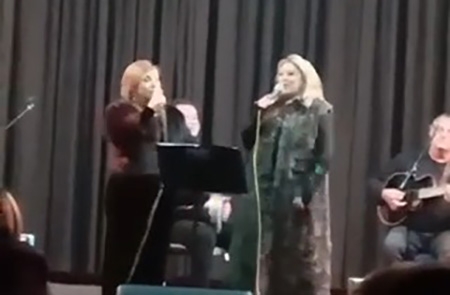 DOBOJ: Na bogojavljenskom koncertu nastupio pjevački duo iz Beograda (VIDEO)