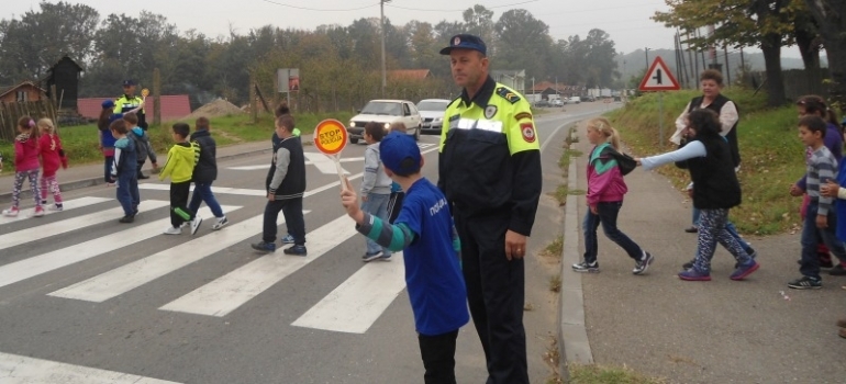 DOBOJ: Vozači dodatni oprez na putevima u blizini škola