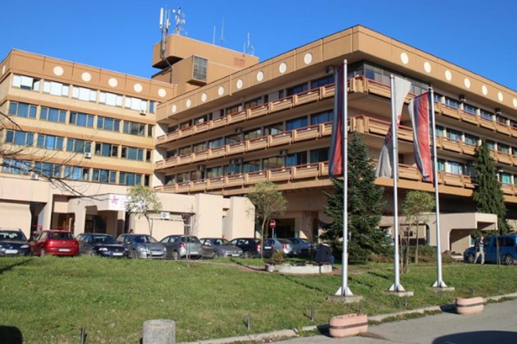 DOBOJ: Djevojčica iz Teslića na aparatima nakon što ju je udarilo auto