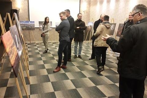 DOBOJ: Prodaja umjetničkih fotografija za pomoć u liječenju Nine