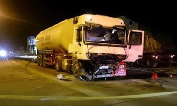 TEŠKA NESREĆA NA MAGISTRALNOM PUTU DOBOJ - TUZLA: Poginuo vozač audija