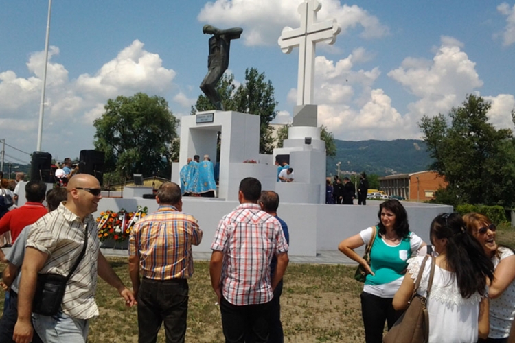 DOBOJ: Petroviću pripisane zasluge na spomeniku