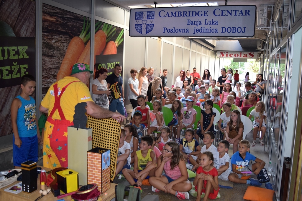 SVEČANA PODJELA DIPLOMICA U CAMBRIDGE CENTRU DOBOJ (FOTO)