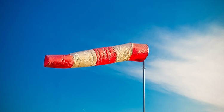 VRIJEME: Pretežno oblačno, toplo i vjetrovito