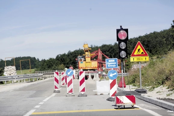 PUTEVI: Mogući kraći zastoji u zoni radova