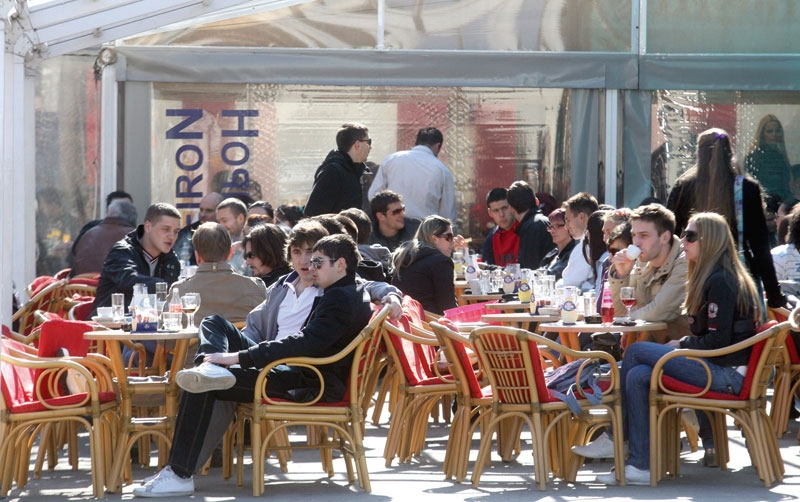 FAJRONT U 22 SATA Štab produžio ograničenja za rad kafana i kladionica u Srpskoj