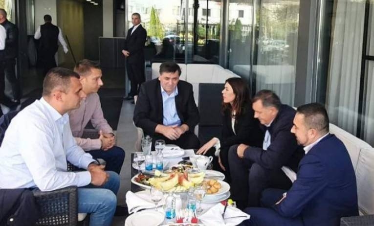 DOBOJ: Petrović obećao da će za par godina i ljudi sa prosečnim primanjima moći da kupe doktorat