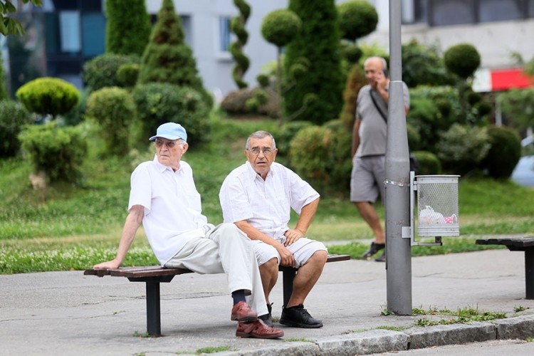 DOBOJ: Ukinuta zabrana kretanja starijima od 65, matura neće biti