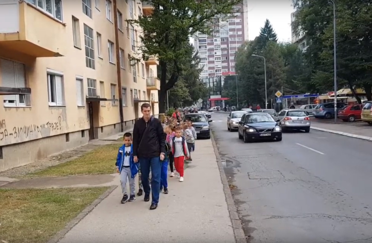 PARKING PAPAK: Bahata seljačina i lažljivi gradonačelnik (VIDEO)