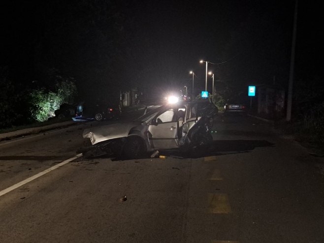 DOBOJ: Teška saobraćajna nesreća na putu Doboj-Modriča, troje povrijeđenih