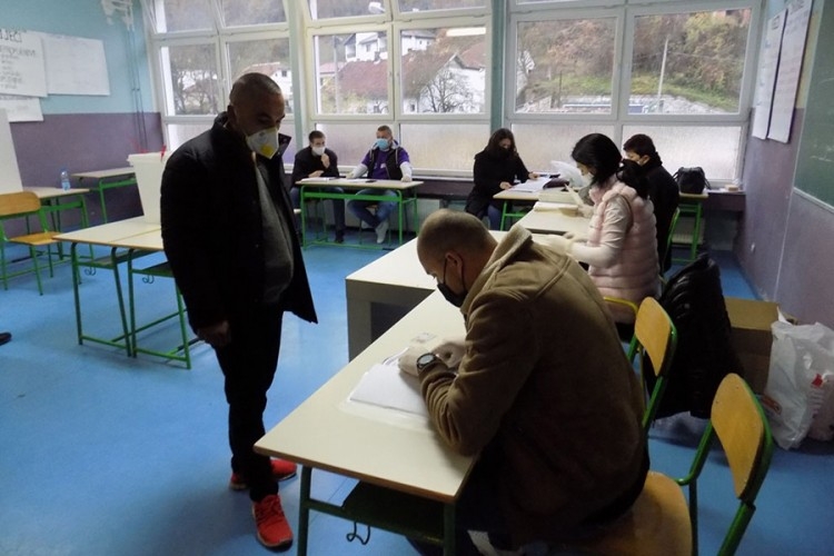 Prijave se na izbore samo da bi trgovali u biračkim odborima