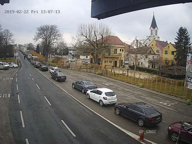 Obustavljen saobraćaj na većini graničnih prelaza u BiH, formiraju se duge kolone