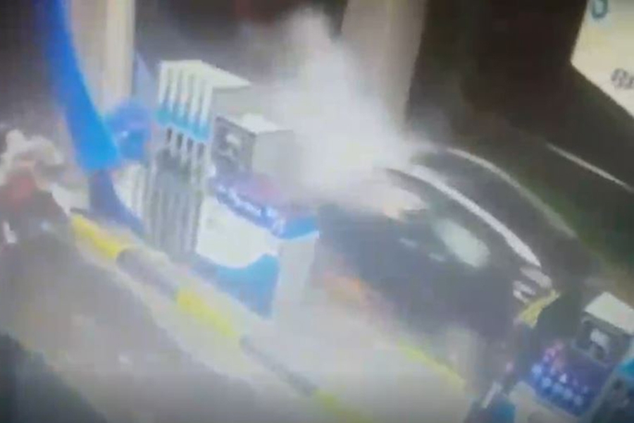 SAOPŠTENJE POLICIJE O NESREĆI KOD DOBOJA Automobilom se zakucao u svjetleće reklame