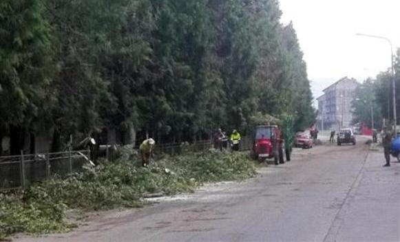 OLUJNO NEVRIJEME U DERVENTI: Šteta i na stambenim objektima