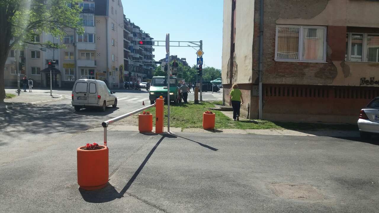 OKOM KAMERE: "Svečano" novootvoreni semafor se pokvario!?