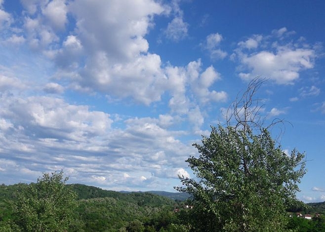 VRIJEME: Sutra toplo i sunčano, na jugu i zapadu umjereno oblačno