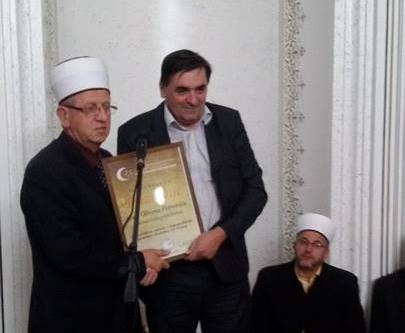 DOBOJ: Plaketa zahvalnosti Obrenu Petroviću od Medžlisa IZ Doboj