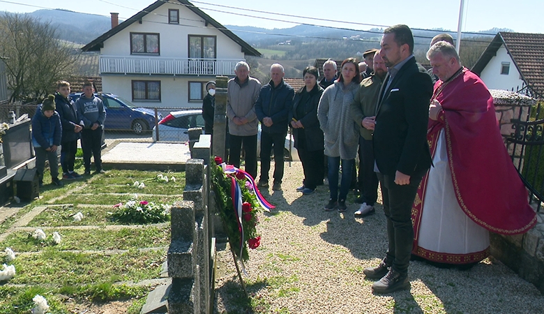 DOBOJ: U Stanovima služen parastos žrtvama krvavog proljeća ustaških jedinica 1945. godine (VIDEO)