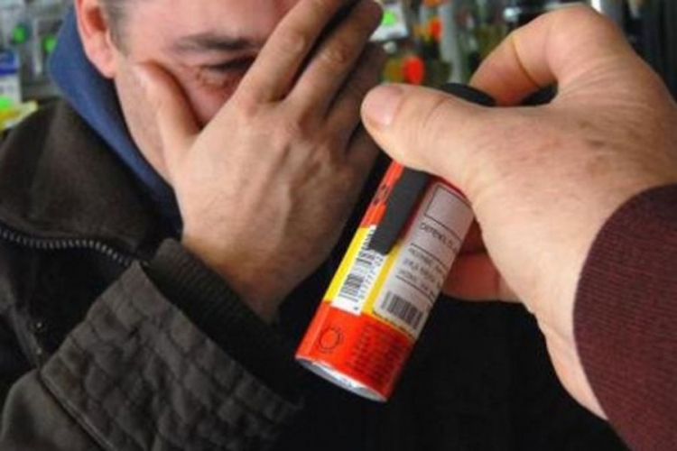 DOBOJ: Poprskao radnika benzinske pumpe suzavcem i ukrao novac