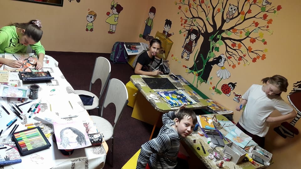 DOBOJSKI INFO NAJAVLJUJE: Izložba likovnih radova djece i odraslih (FOTO)