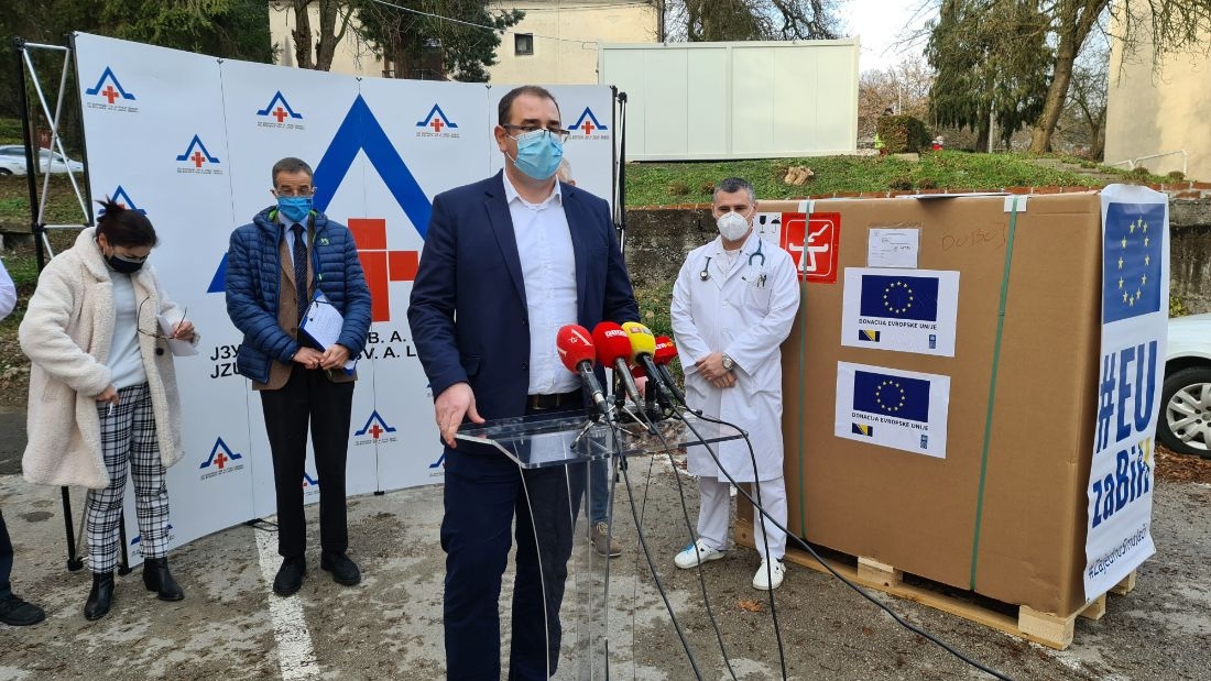 DOBOJ: Uručen digitalni mobilni RTG aparat