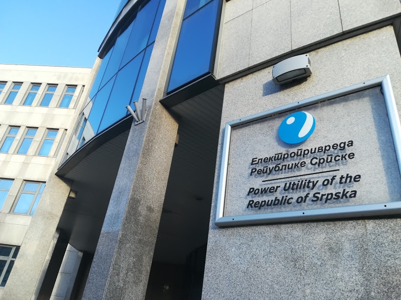 SINDIKAT ERS-a: Uprava na mala vrata pokušava da smanji plate