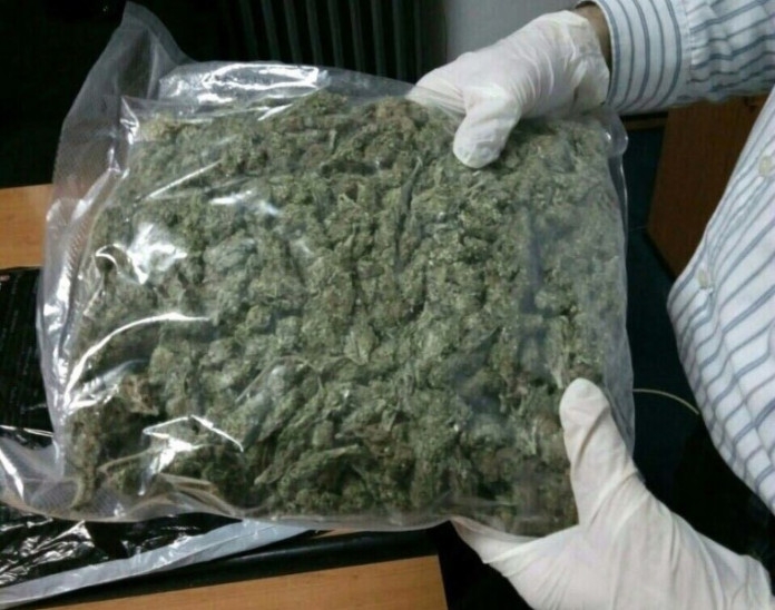 DOBOJ: Bježeći od policije bacio dva kilograma skanka