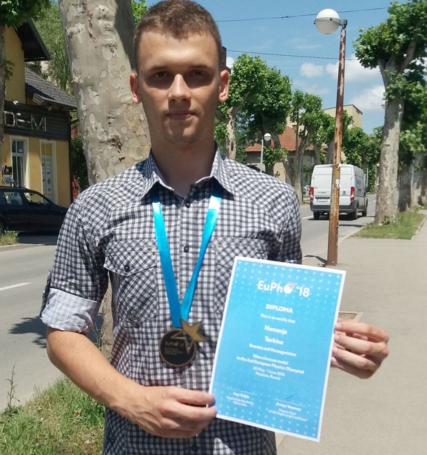 Nemanja Torbica doneo prvu medalju iz fizike za Srpsku